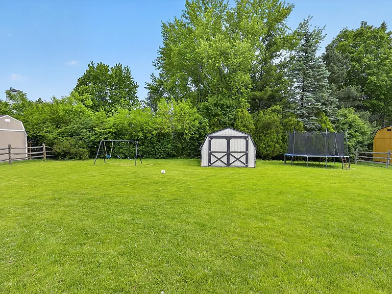 10468 Cliffwood Rd — Photo 23