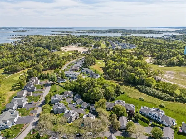 8 Oakmont Dr #8, Buzzards Bay, MA 02532
