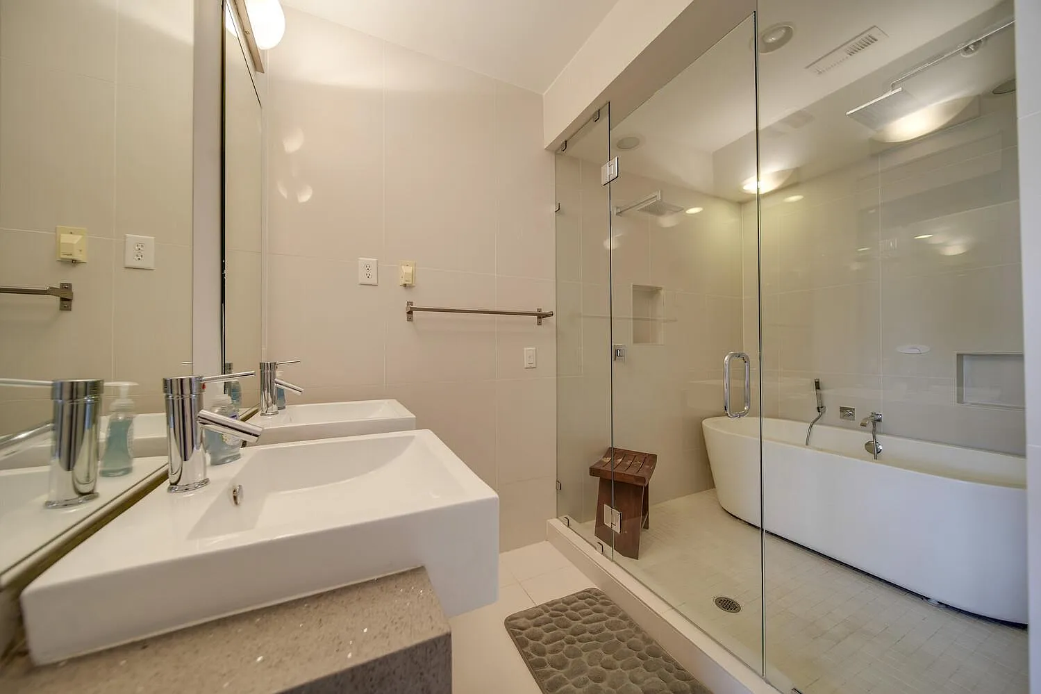 2 bed, 2.5 bath, 1390 sqft, $3,600 — Photo 3