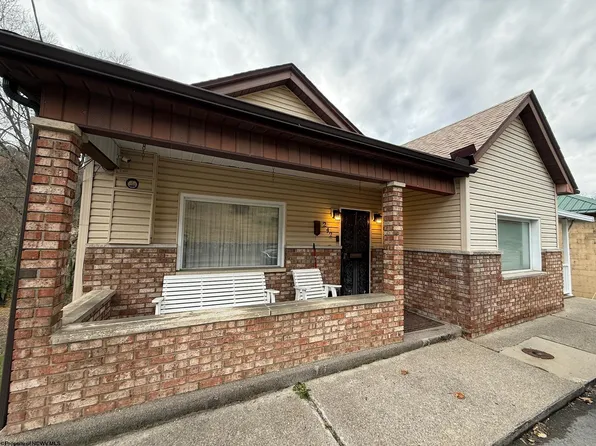 242 Grand St, Grafton, WV 26354