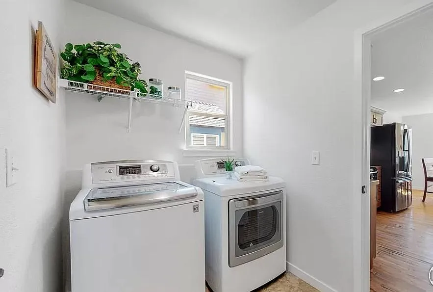 3 bed, 2602 sqft, $2,500 — Photo 4