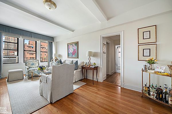 1st image of 157 E 72nd St APT 14D