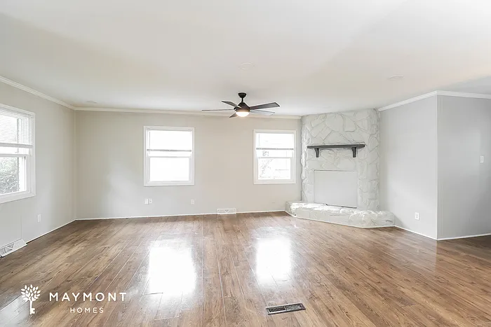 3 bed, 1.5 bath, 1323 sqft, $1,645 — Photo 3