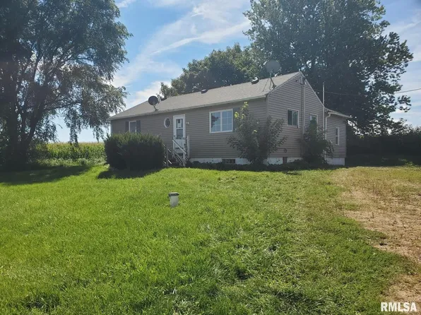 3807 220th St, Clinton, IA 52732