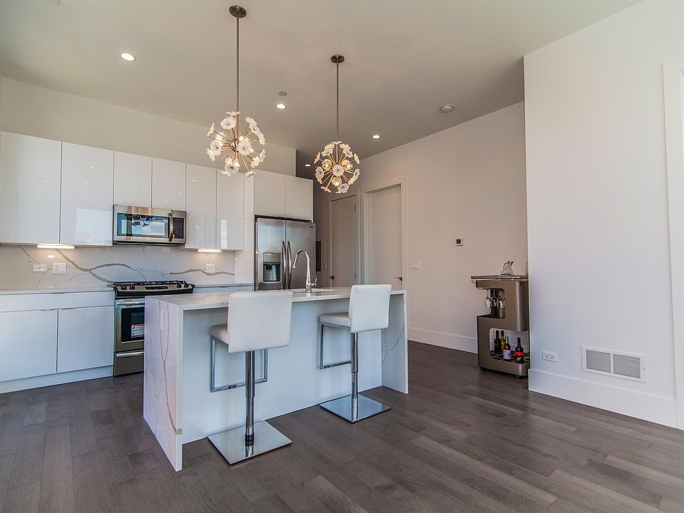 1st image of 2353 W Wabansia Ave #304