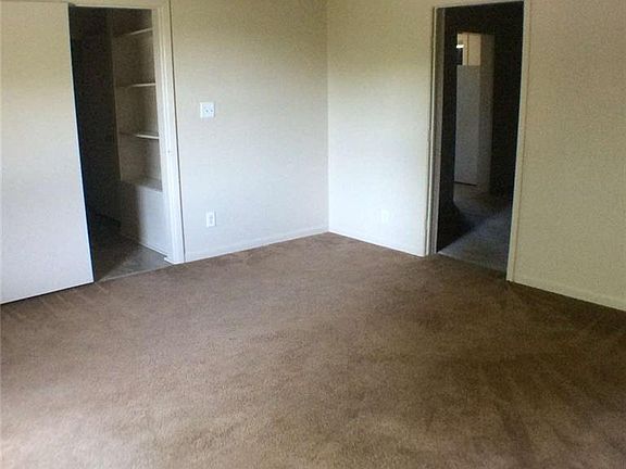 3rd image of 2842 Travis Ave