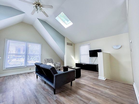 3rd image of 219 E 11th St #A