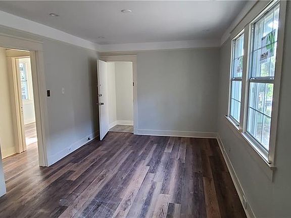 3rd image of 7539 Willow St