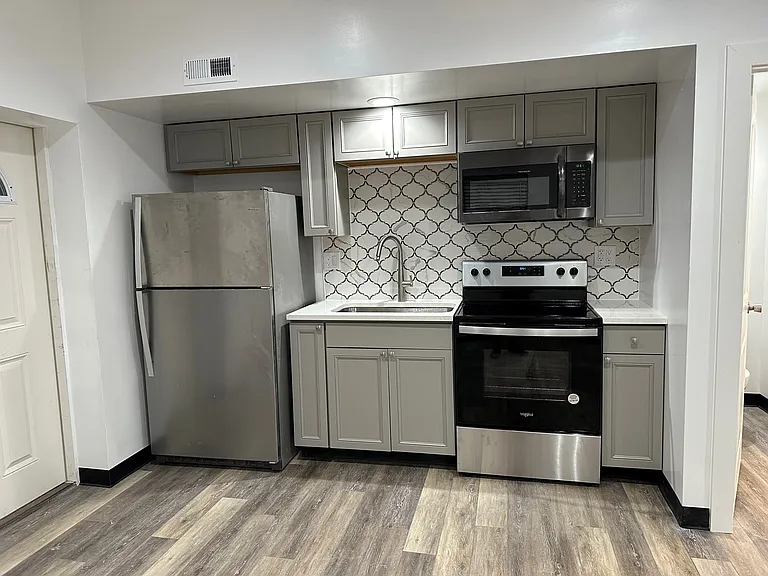 309 W Main St #7 — Photo 2