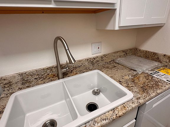 Brand new double sink with pull-down faucet, new appliances