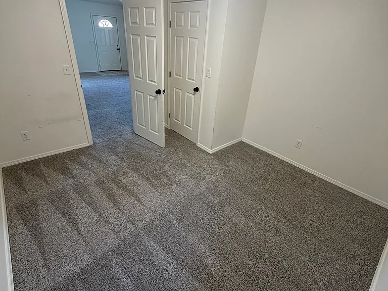 2807 E 3rd St #B — Photo 5
