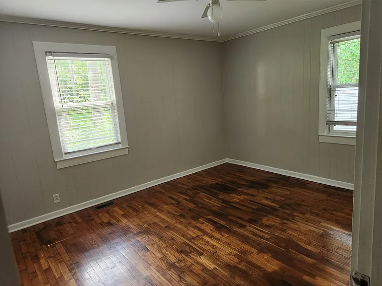 145 Crestview Dr — Photo 7
