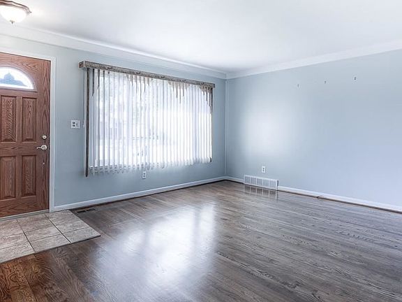 4th image of 25010 Doris Ct