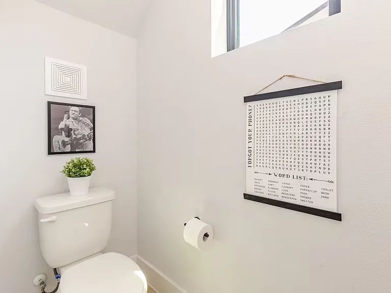 2715 E 3rd St #1 — Photo 19