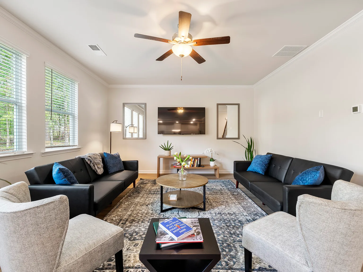 4 bed, 2.5 bath, 2586 sqft, $3,300 — Photo 4