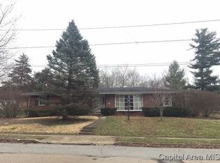 100 N 6th St, Riverton, IL 62561