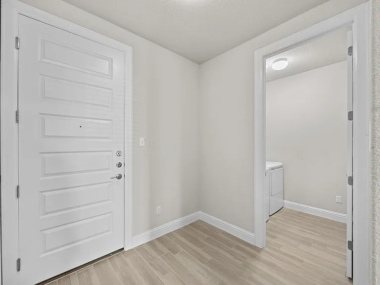 213 Graver St — Photo 17