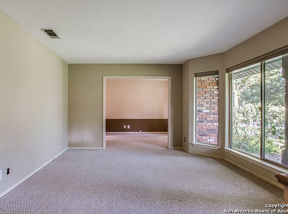5th image of 914 Patricia Dr