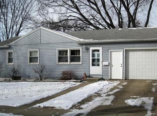 1709 S Point Dr, Sioux Falls, SD 57103