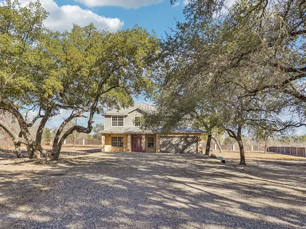 301 County Road 6862, Natalia, TX 78059