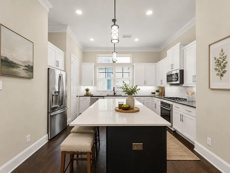 734 N Shepherd Dr — Photo 2