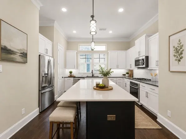 734 N Shepherd Dr, Houston, TX 77007