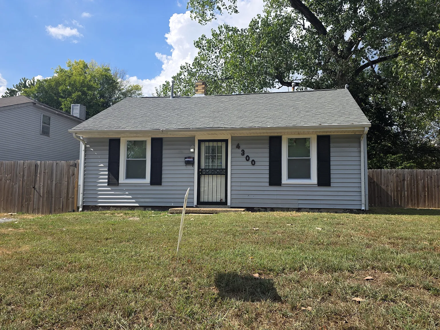 Charming 2-Bedroom, 1-Bathroom Home — Photo 1