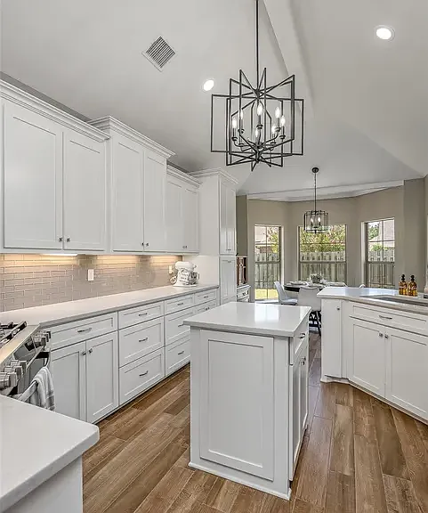 104 Devereaux Dr — Photo 1