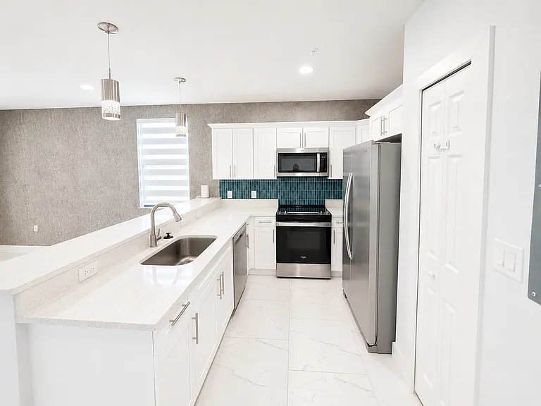 621 Rose Garden Rd — Photo 3