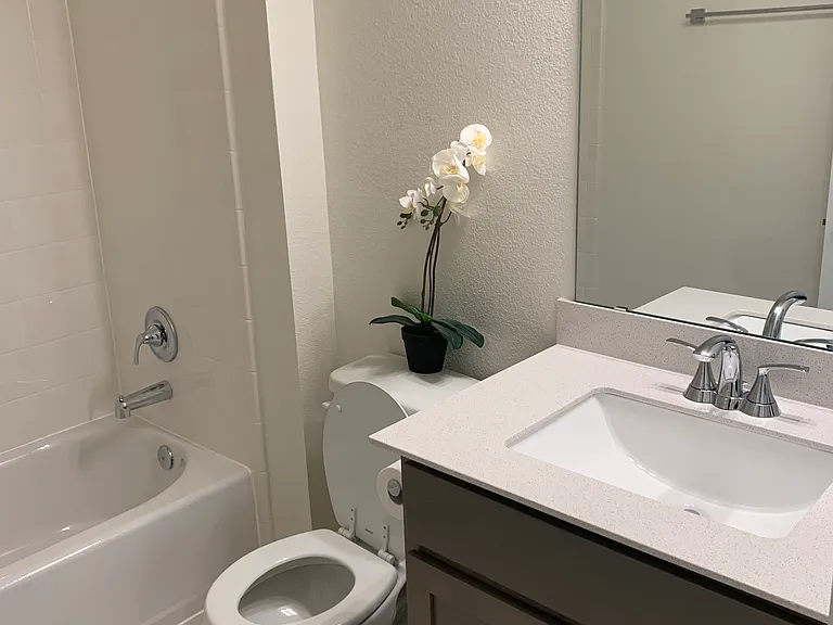 1112 Gwen Ln — Photo 7