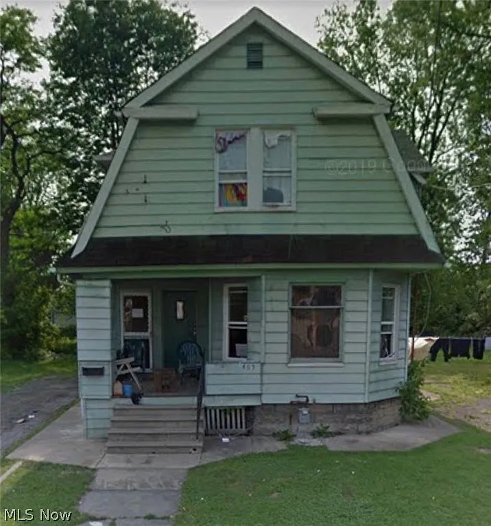 465 Orchard Pl NE photo 1