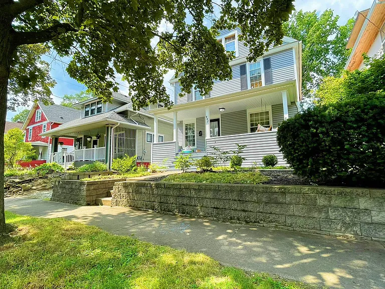 947 Jefferson Ave — Photo 1