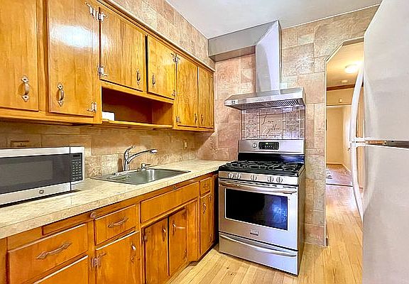 4th image of 8838 26th Ave #1