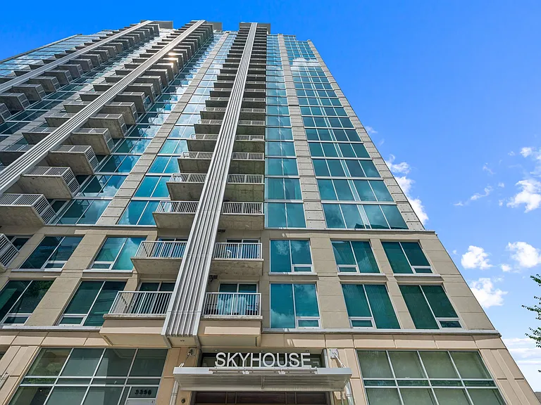 SkyHouse Buckhead — Photo 11