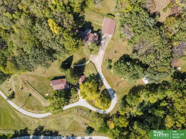 15832 Town Ln, Crescent, IA 51526