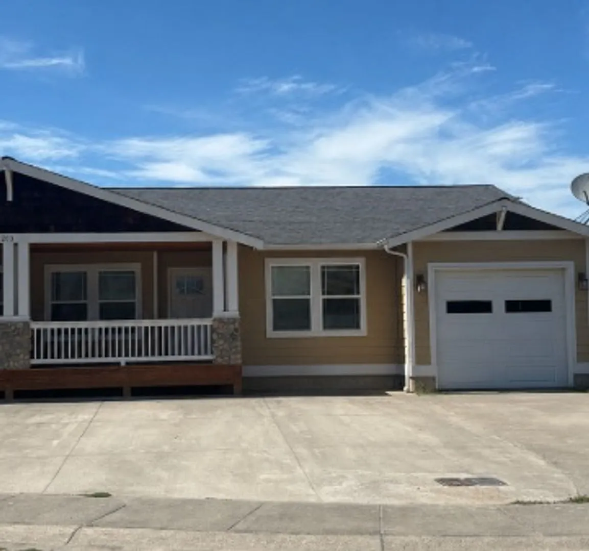 203 Walnut Grove Ct Unit B — Photo 2