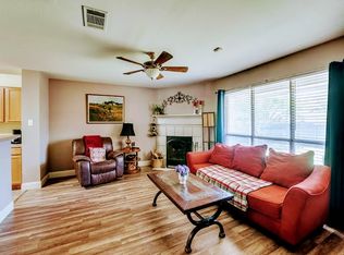 230 Shady Oaks Ln, Red Oak, TX 75154