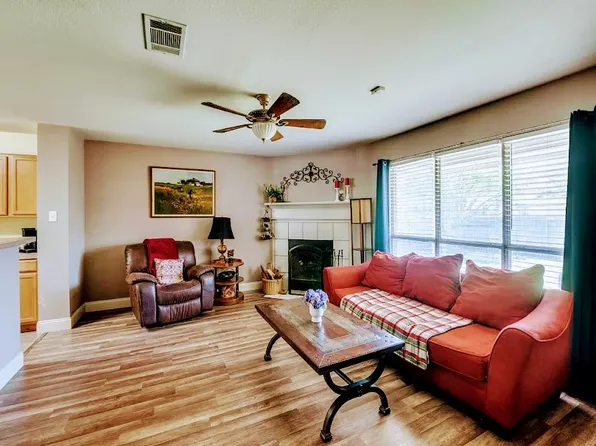 230 Shady Oaks Ln, Red Oak, TX 75154
