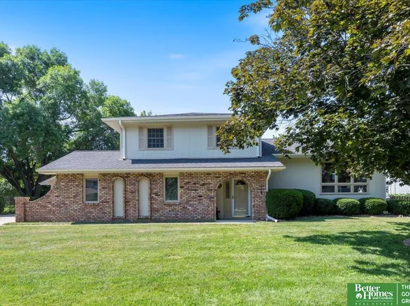 21423 Shamrock Cir, Elkhorn, NE 68022