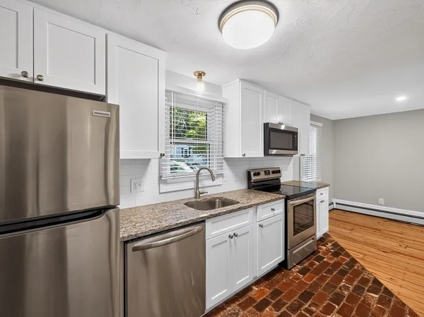 12 State Rd APT 2E, Plymouth, MA 02360
