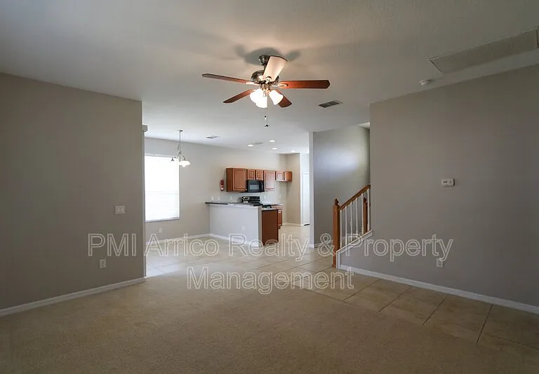 622 Breezeway Ct — Photo 3