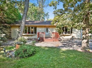 607 Hickory Rd, Woodstock, IL 60098