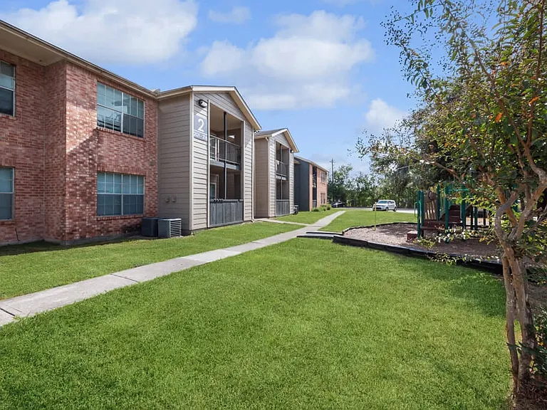 Forest Creek Apartments — Photo 12