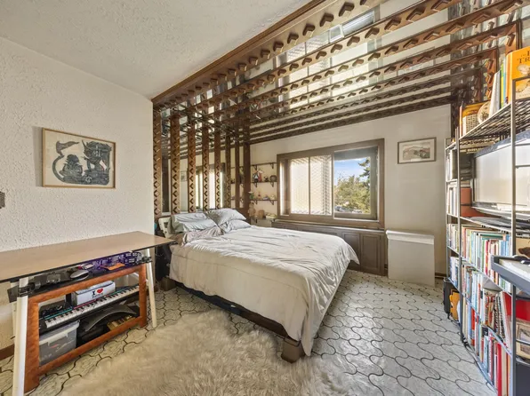 75-27 Furmanville Avenue image 10 of 19