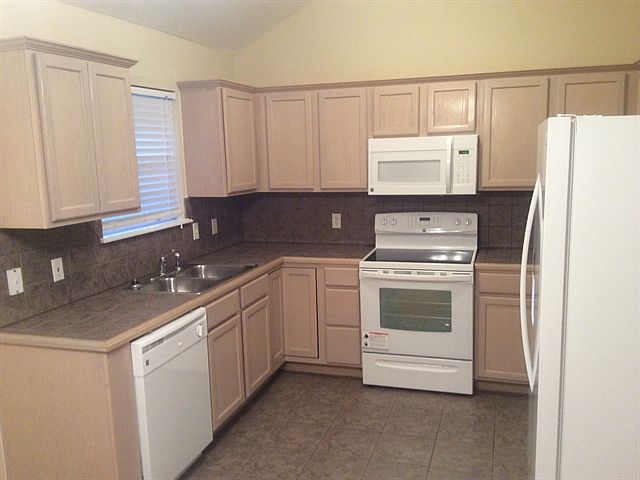 2nd image of 505 SW 35th Stre Rent To Own