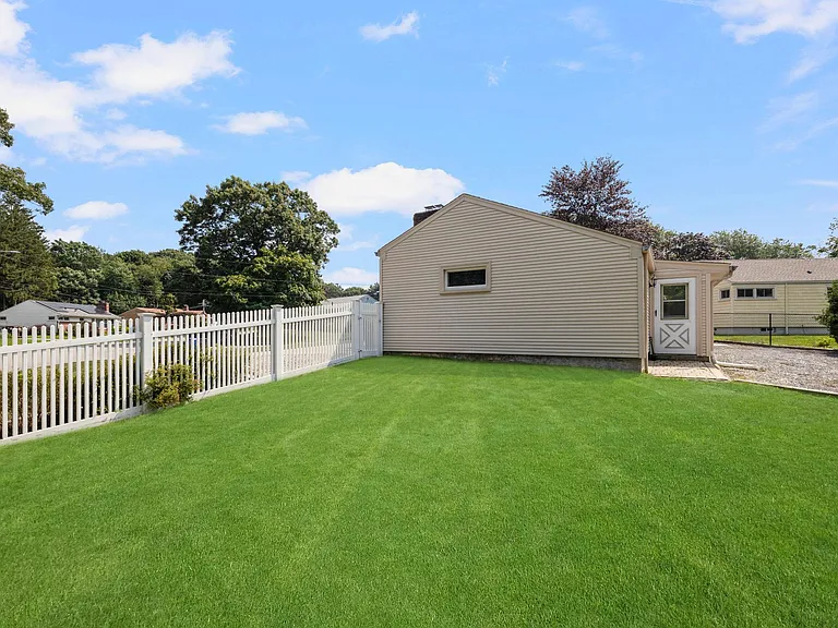 96 Redwood Dr — Photo 36
