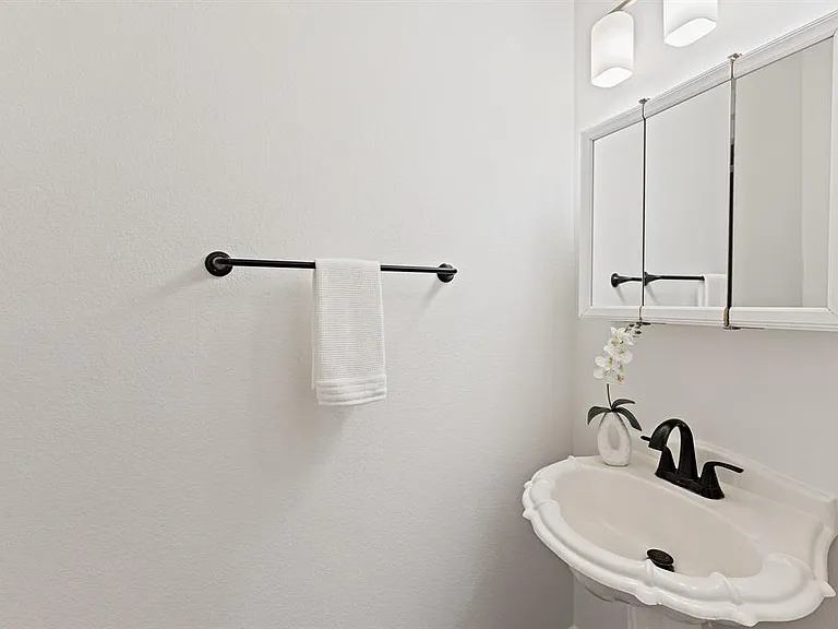 3477 Flowstone Ln — Photo 32