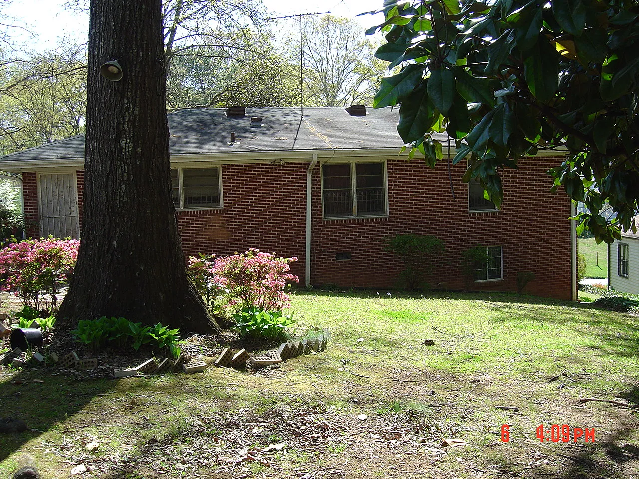 3 bed, 1342 sqft, $1,900 — Photo 2