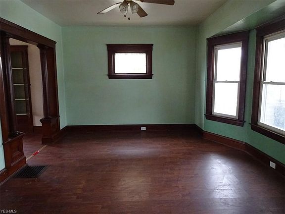 3rd image of 3805 Poe Ave