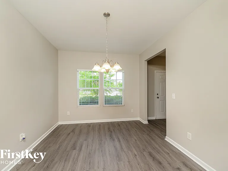 6904 Lowline Dr — Photo 4